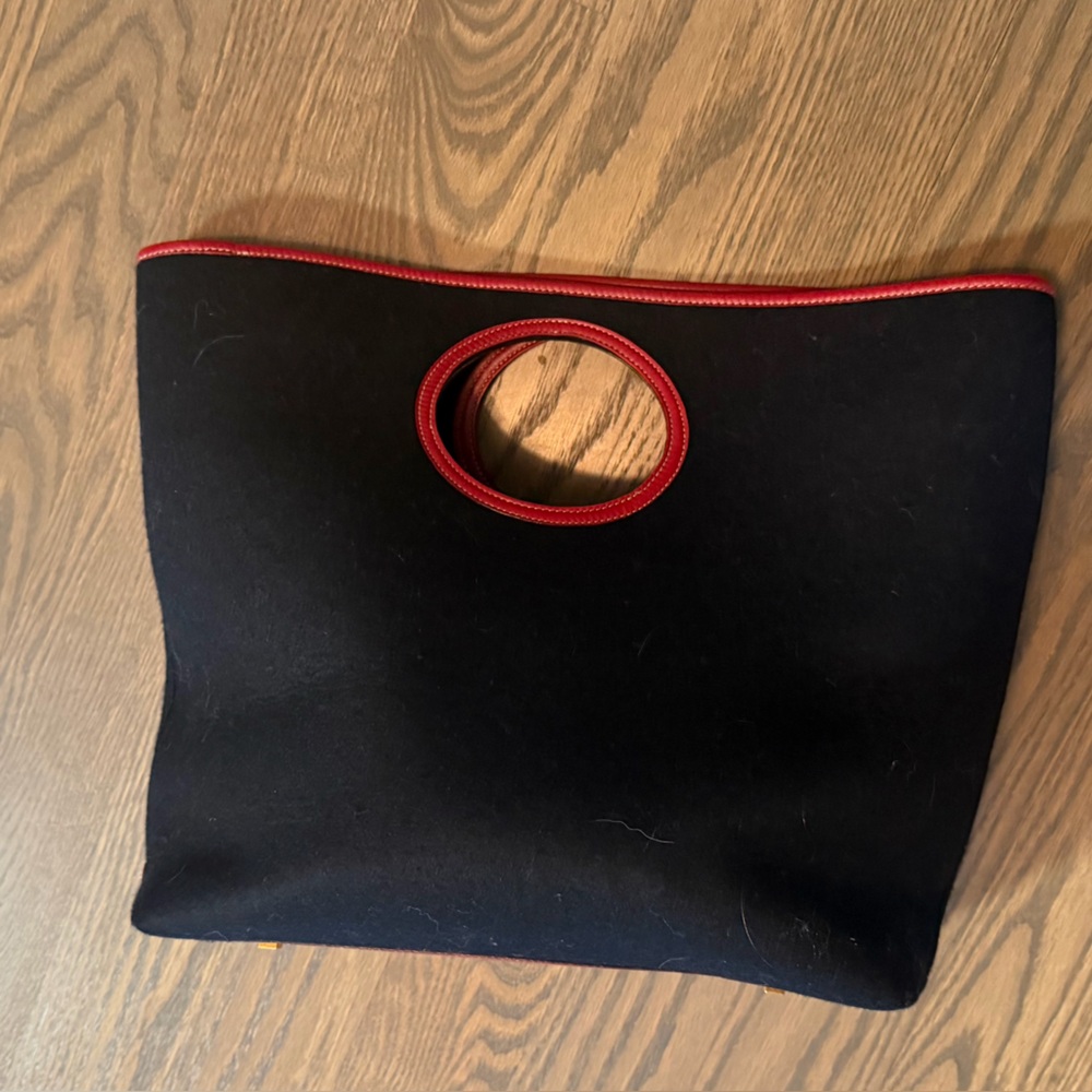 Stylish Black felt Tote Bag with Red Accents - Picture 3 of 8